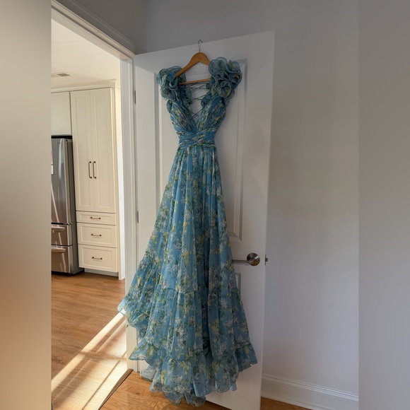 Mac Duggal Ruffle Tiered Floral Cut-Out Gown, NWT, Size 0 - Picture 3 of 4